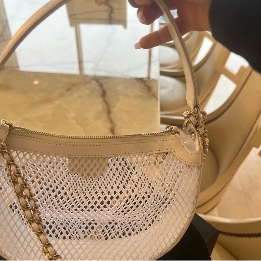 Chanel 2025 White Mesh with chain Shoulder Bag - Picture 6 of 9